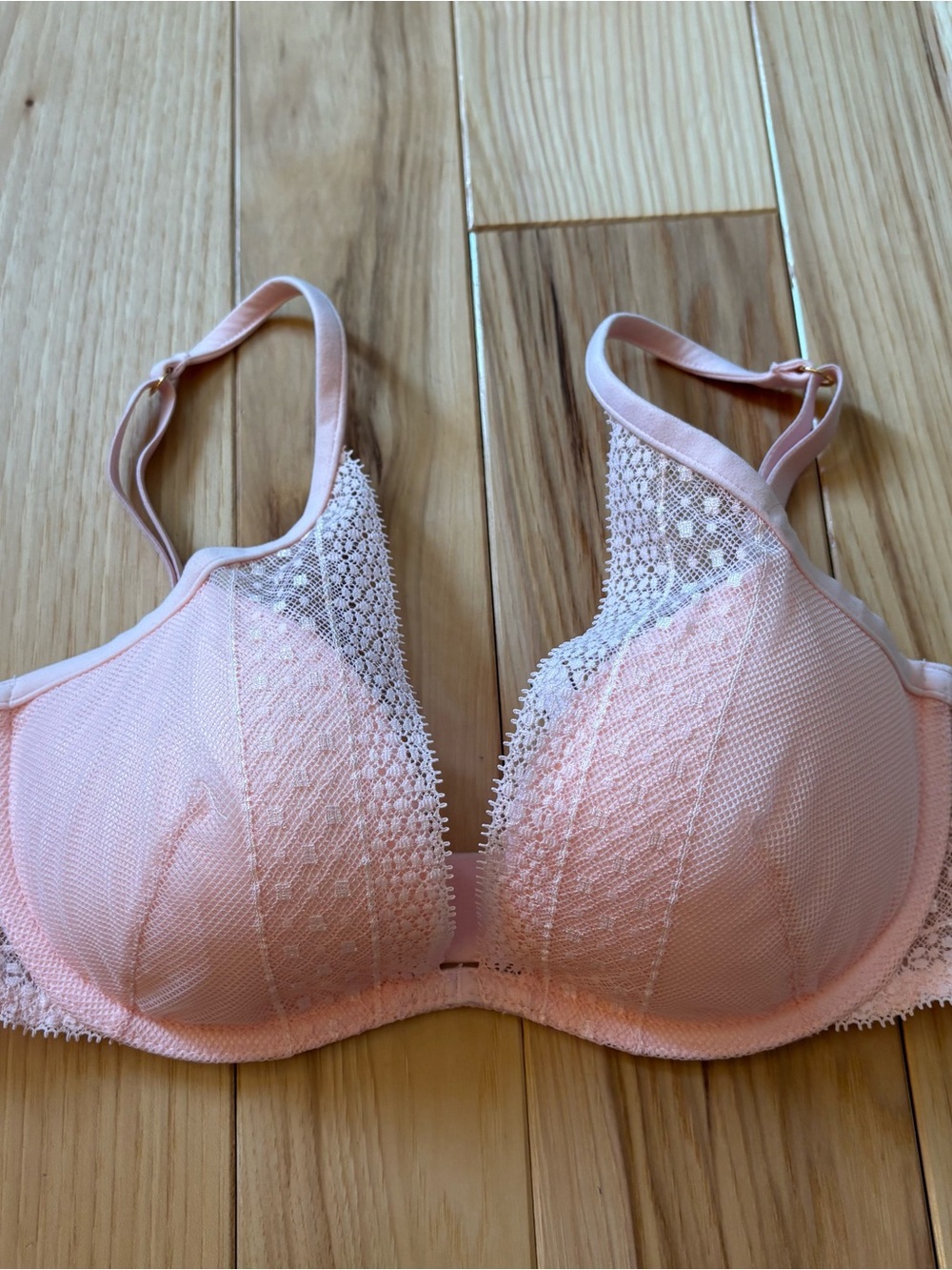 NEW Victoria’s Secret Incredible by Victoria’s Secret Plunge Pink Lace Bra 32D